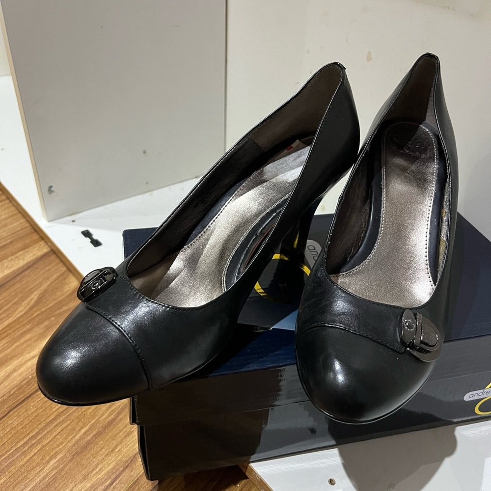 SOFFT leather court shoe 👠 patent leather US 10m